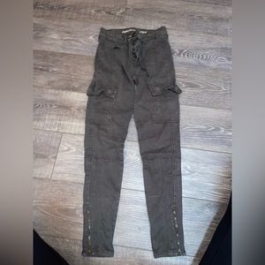 American Eagle dark gray cargo jeggings